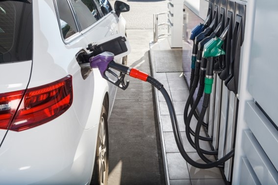 ガソリン補助金は12月末まで延長決定！制度の仕組みや課題を解説